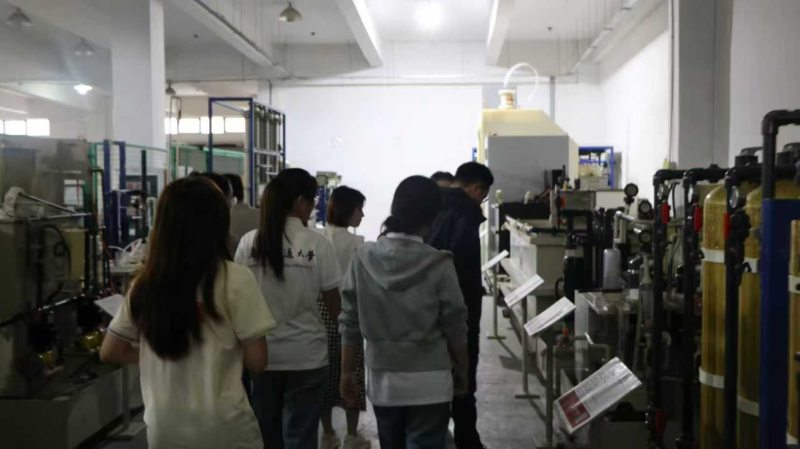 華東交通大學一行參訪依斯倍工業廢水處理中試平臺，校企攜手智啟創新新征程 (2)
