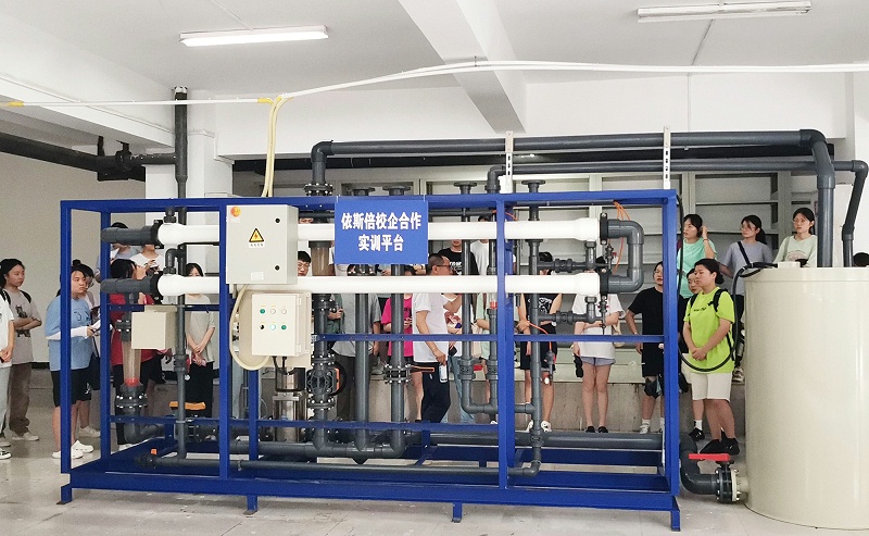 重慶依斯倍走進(jìn)重慶工商大學(xué)“廢水處理”課堂